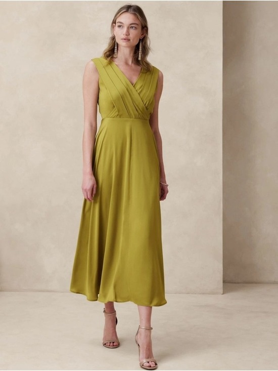 Banana Republic Dresses & Skirts - Banana Republic Pintuck Bodice Maxi Dress in Gilded Green, Size 6